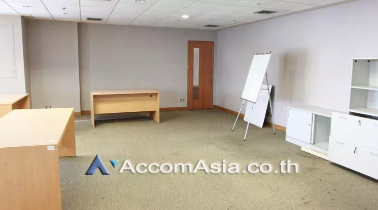 10  Studio Office Space For Rent in Sukhumvit ,Bangkok BTS Ekkamai at Modern Town Building AA17506